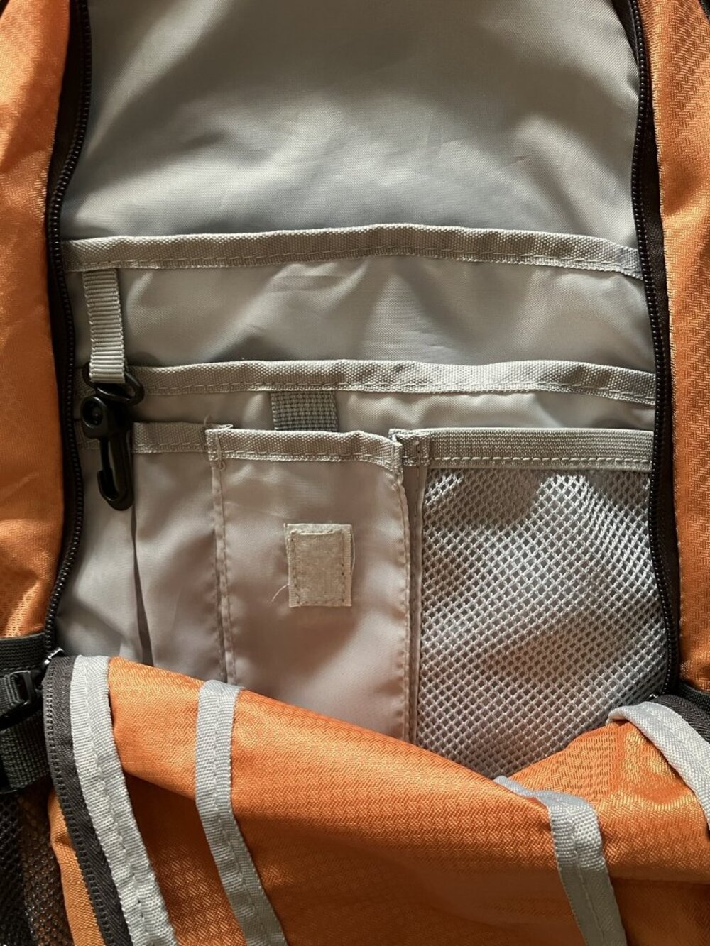 QUEST ORANGE HYDRATION BACKPACK W/ WATER BLADDER INCLUDED 🎒💧 - Picture 12 of 13